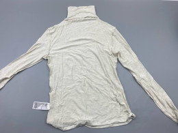 Long-sleeved turtleneck shirt