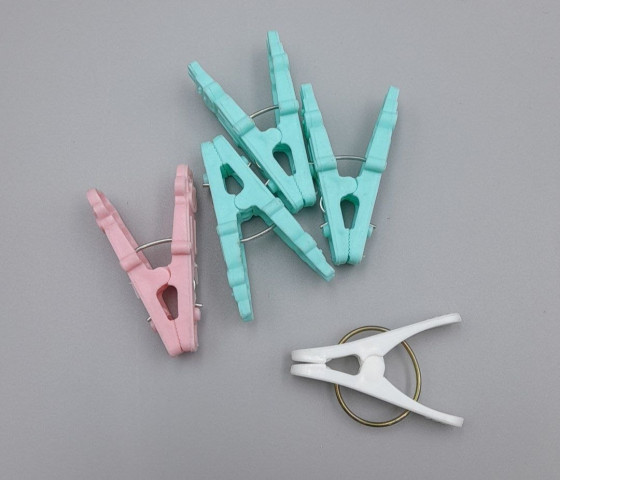 Set of 5 clothespins Set of 5 clothespins